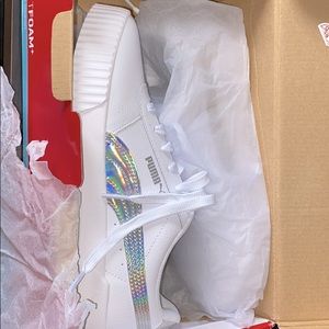 Puma Carina Iridescent in white-silver